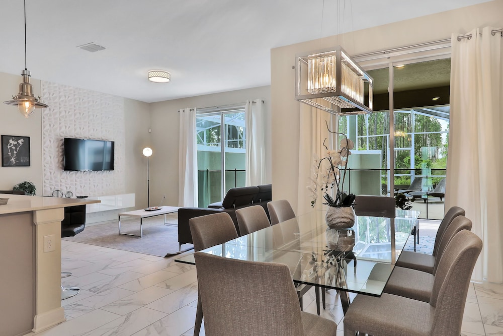 392 OC - 4BR Splendor: Private Pool
