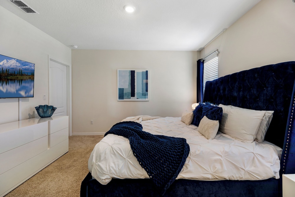 Solterra- LakeView - Private Pool & Spa