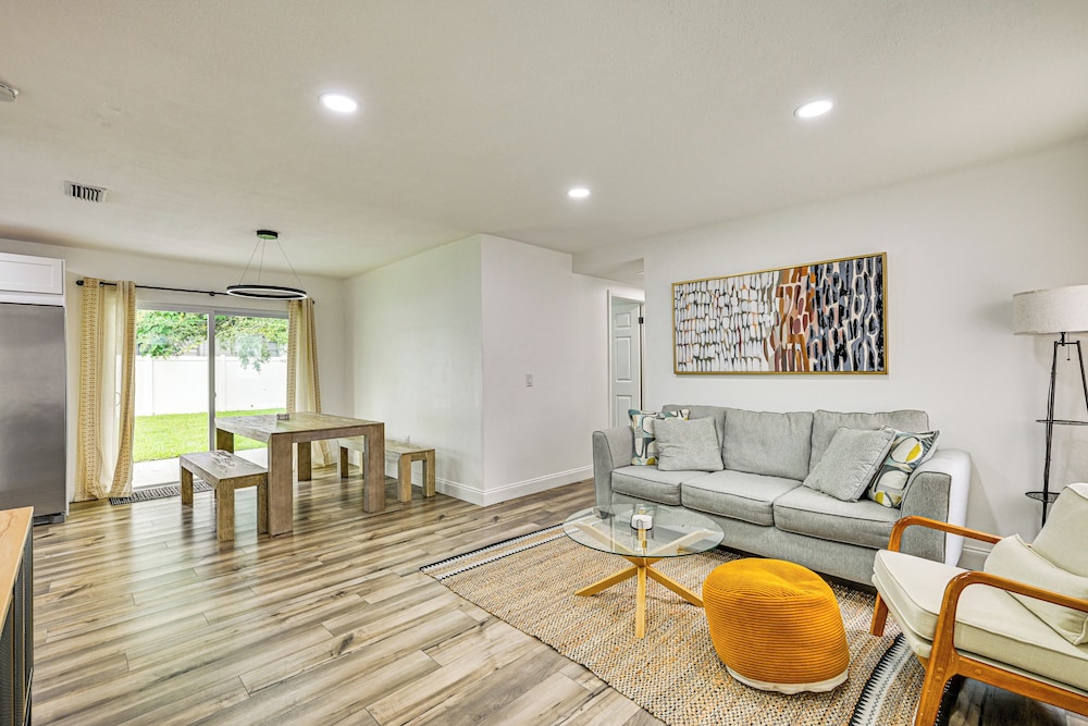 1 Mi to Busch Gardens: Modern Home w/ Private Yard
