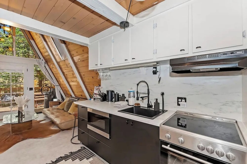 Acute A-frame Cabin w WiFi