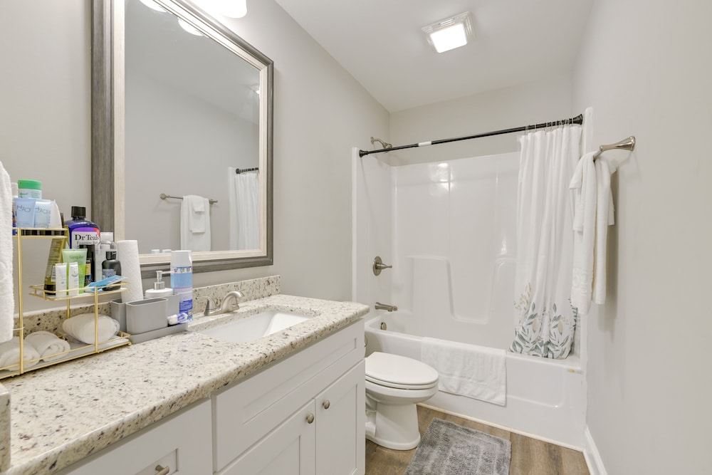 Stay & Play: Spacious Concord Townhome Near Uptown