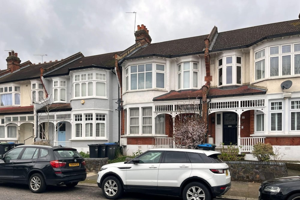 The Cranley Gardens Escape - Spacious 2bdr Flat