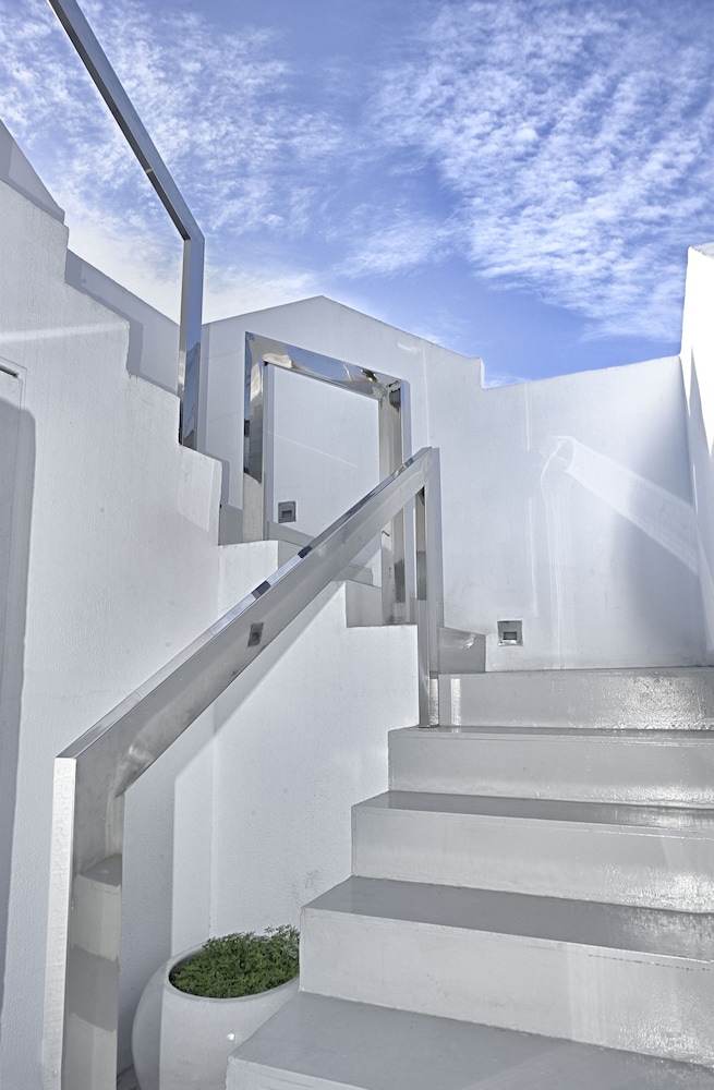 Alto Psyrri Penthouse by K&K photo 2