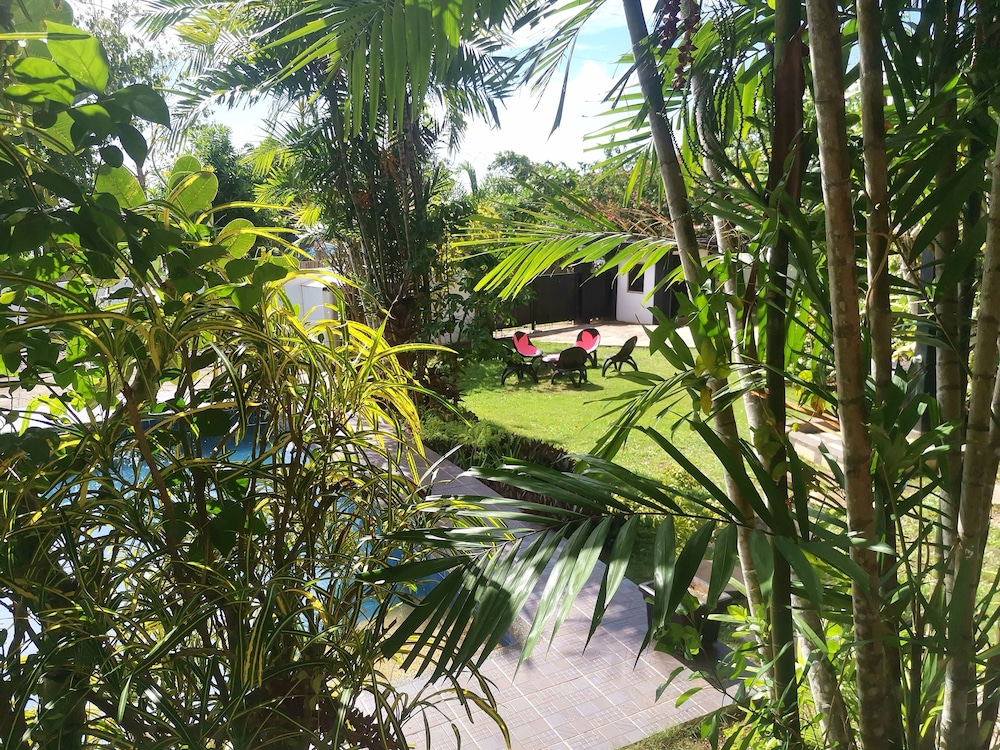 La Pernela Beachfront Resort