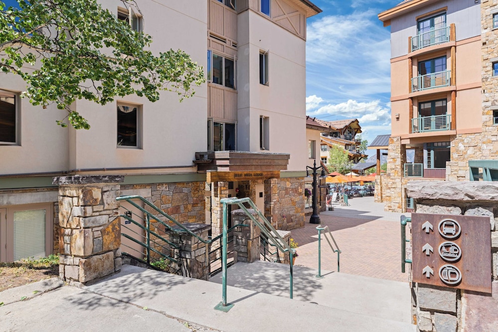 Blue Mesa Lodge 40A by Avantstay Ski In/ Ski Out Unit w/ Balcony!