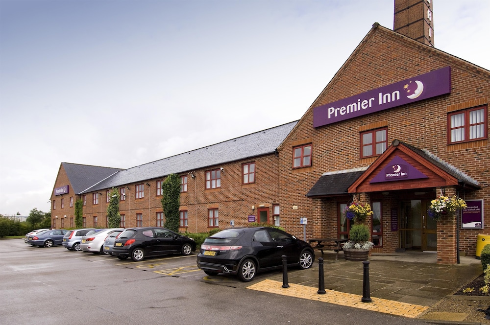 Premier Inn Leeds South - Birstall — photo 21