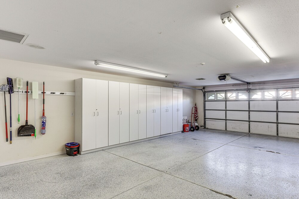 Private Pool, Spa! Updated Home Near London Bridge