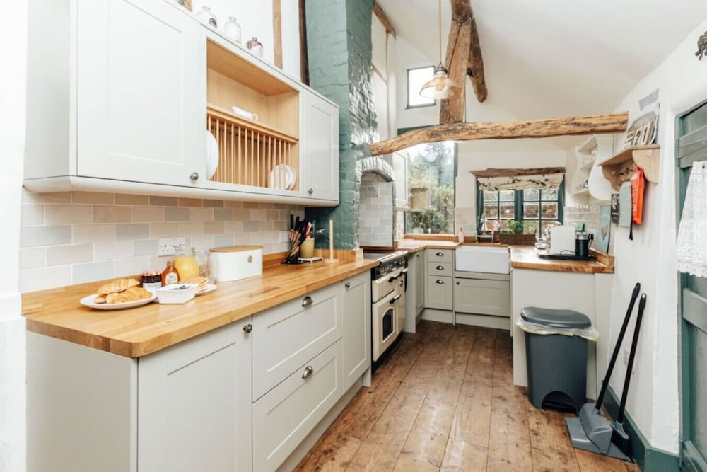 Antelope Cottage - Rural Pet Friendly Cottage