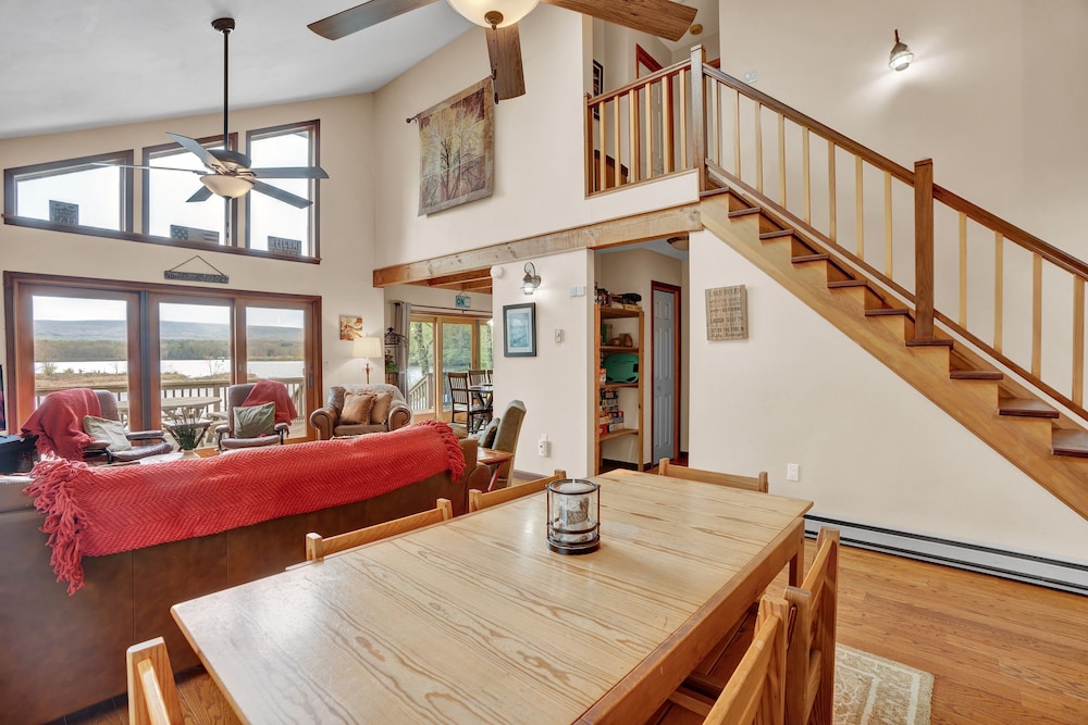 Lakefront Escape - Family Friendly Kayaks
