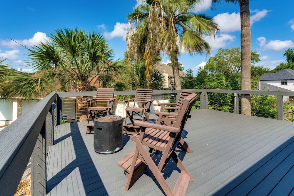 Waterfront Lake Conroe Home w/ Pool Access!