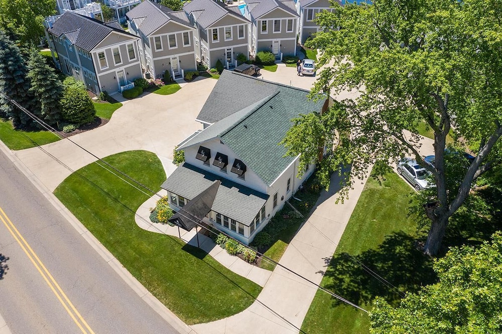 Saugatuck Harbor House