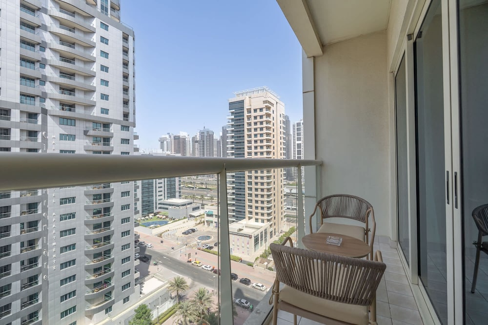 Marina Views 1-bedroom Sleeps 4 With Balcony