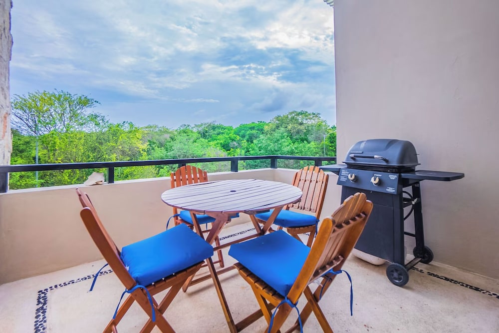 Luxury Penthouse with 2 BR - Meridian
