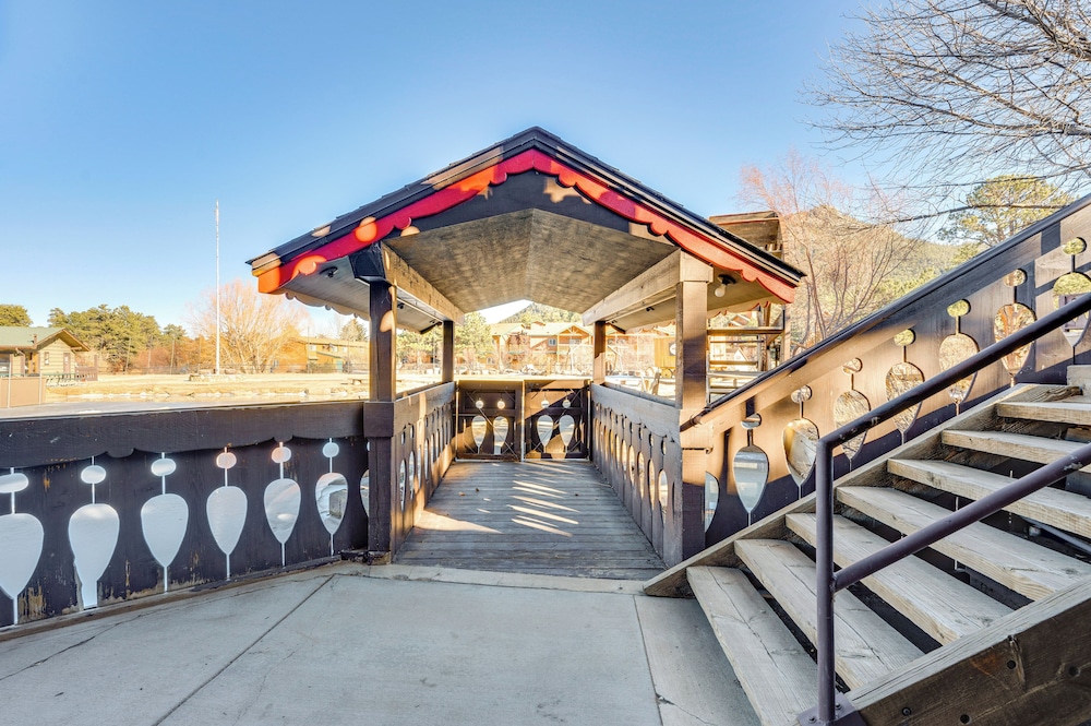 3 Mi to Rocky Mtn National Park: Estes Park Cabin!
