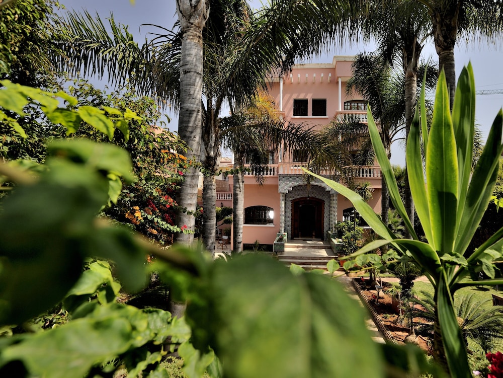 Hotel Lhostel - Image 1