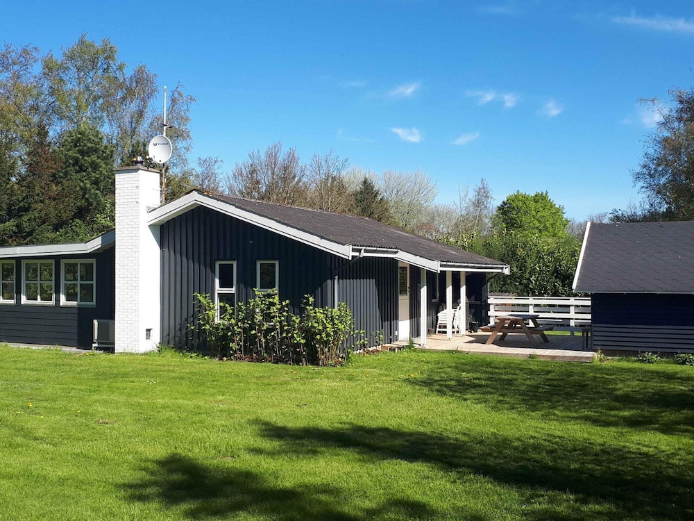 5 Star Holiday Home in Humble
