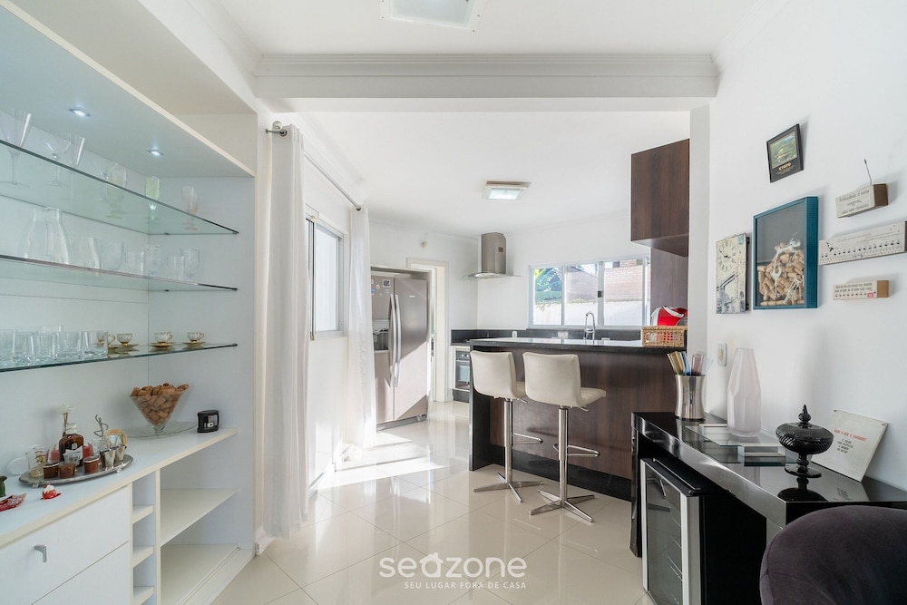 4B House w Pool in Jurere Internacional Mer0671