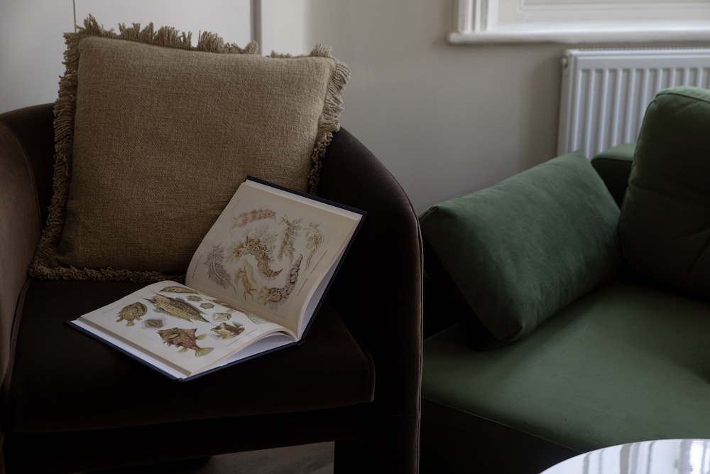 Gulaid House Knightsbridge by Bob W London