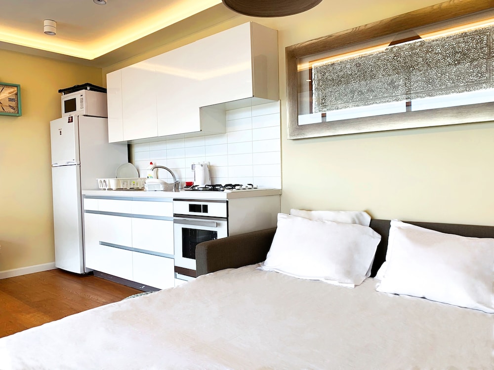 Chic in City Center by FeelHome 