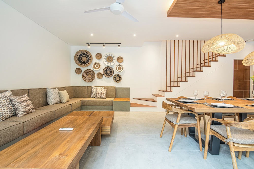 Enchanting 5BR Canggu Villa Moments to Sea