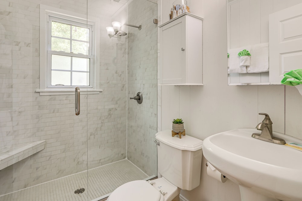 3 Mi to Beach: Pawleys Island Cottage