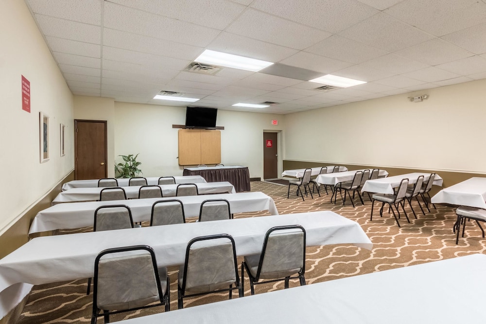 Beckley Vacations - Smart Extended Stay - Property Image 3