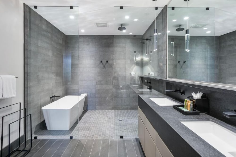 203 - Three Bedroom Deluxe One Empire Pass 3 Condo