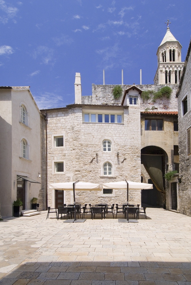 Hotel Vestibul Palace - Image 1