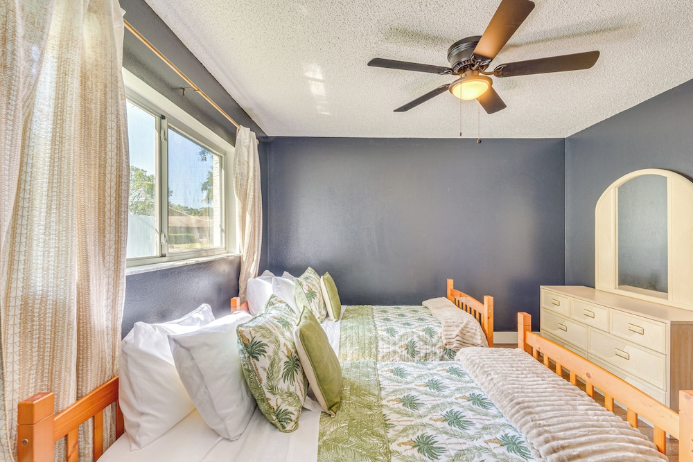 Private Pool & Lanai: Spring Hill Oasis