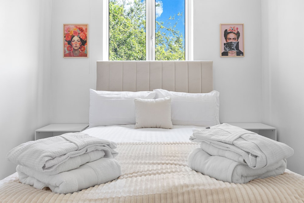 Charming London Apartment Near City Center