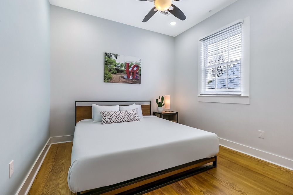 Newly Renovated 4BD Penthouse photo 4