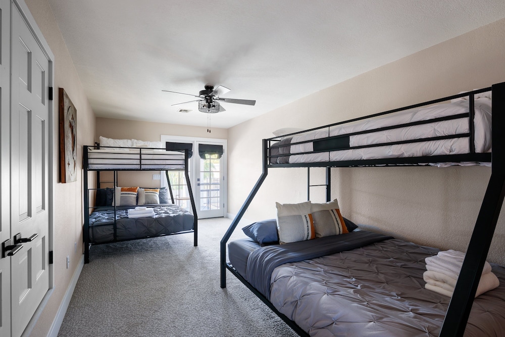 Luxe-paradise Palace-pool-spa-guest House & More!