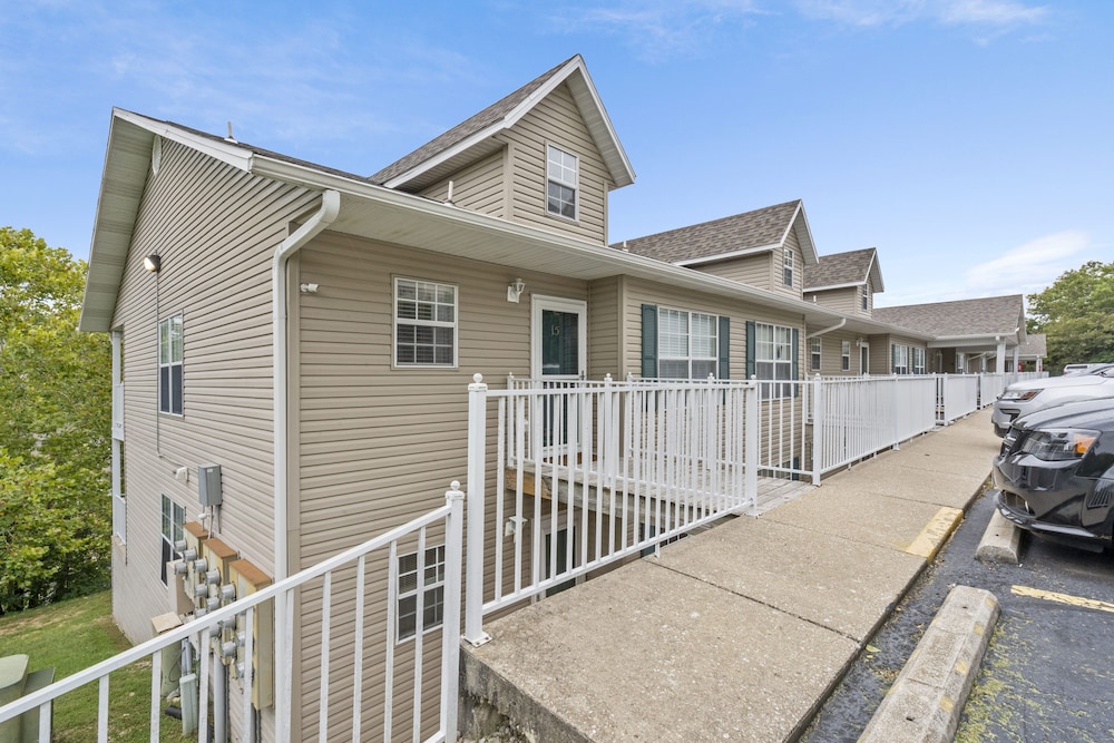The Branson Condo at Fall Creek - Overlooking the Rolling Hills