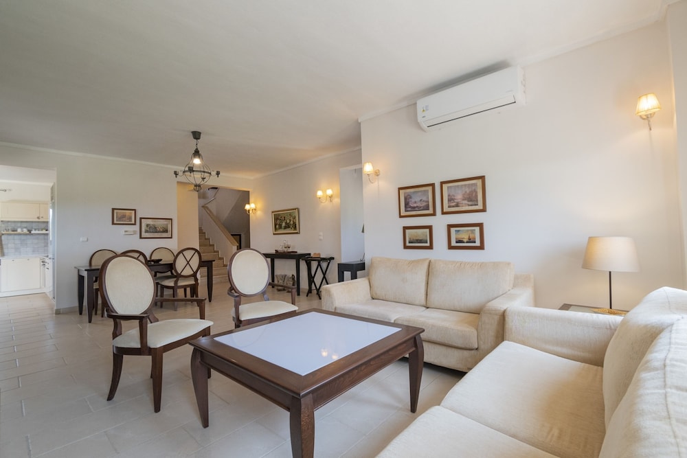 Alex Billy House by Travel Pro Services
