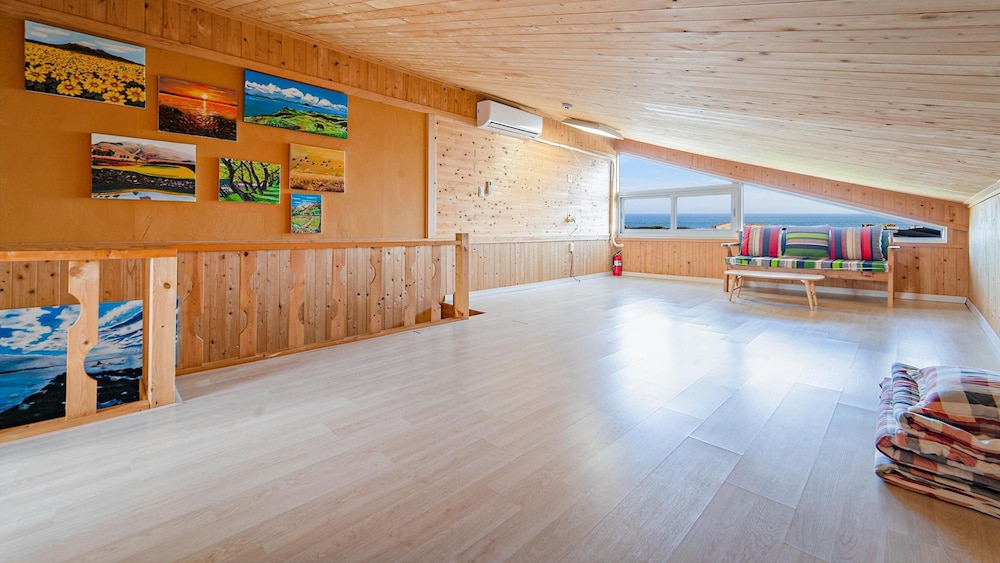 Jeju Haebaragi Pension