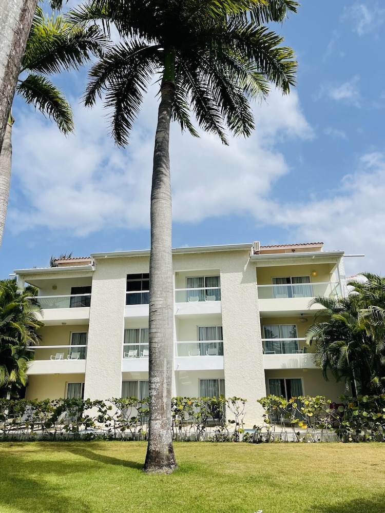 Playa Dorada King Bed Beachfront