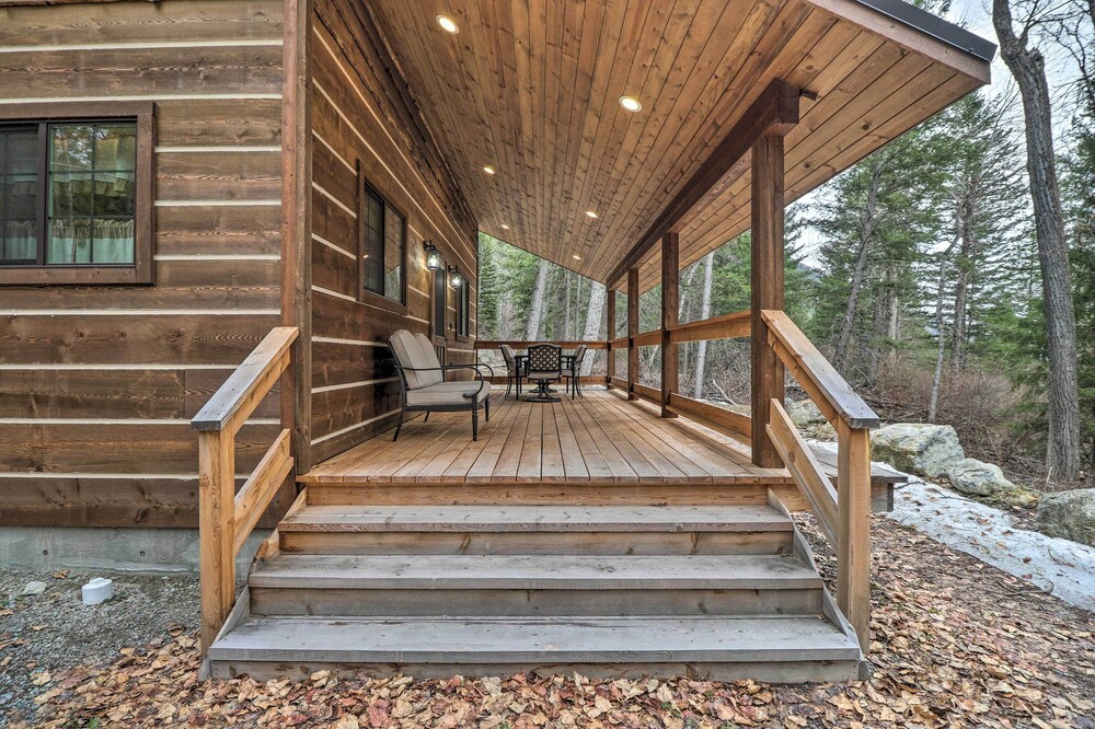 Cozy Homestead Cabin at Base of Columbia Mountain! view 5