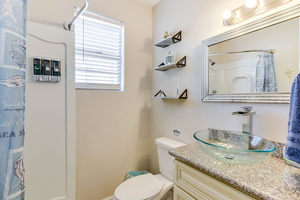 Galveston Vacation Rental: 2 Mi to Pleasure Pier! view 2