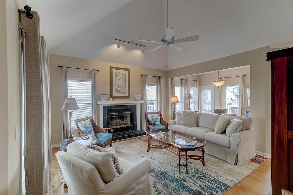 18 Pelican Bay view 3
