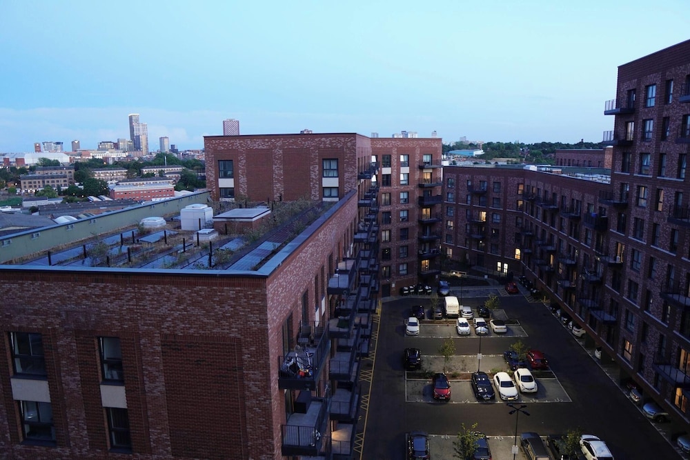 1 Bed Apartment- Sleeps 2, Parking, Pets Allowed