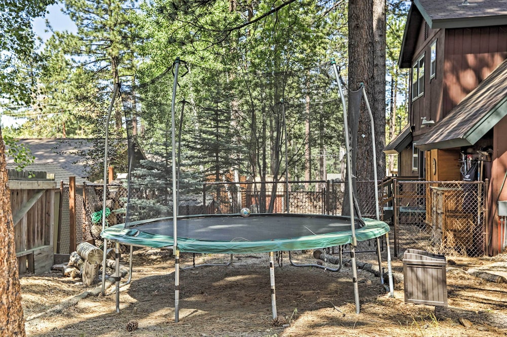 1 Mi to Heavenly Ski Resort: Retreat w/ Hot Tub