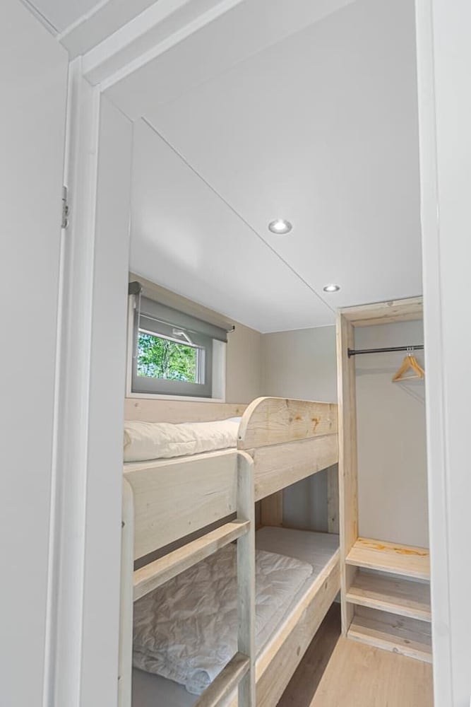 Doeke Sleat Houseboat