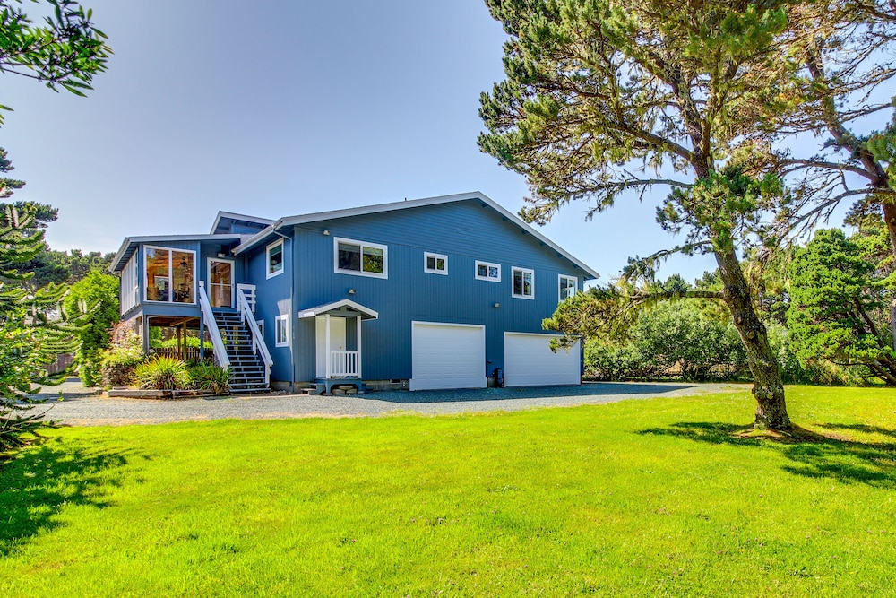 Coastal Bandon Vacation Rental: Walk to Beach! view 3