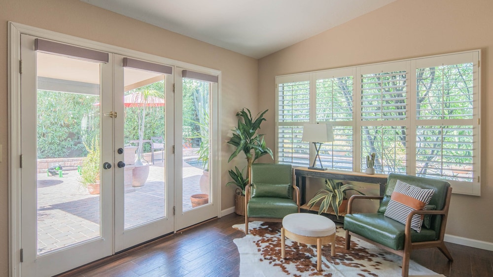 Scottsdale Gem W/pool in Private and Serene Yard!