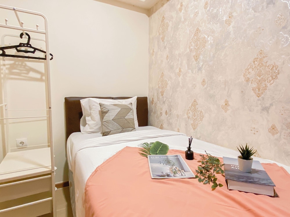 Earthtone 2Br At Meikarta Apartment