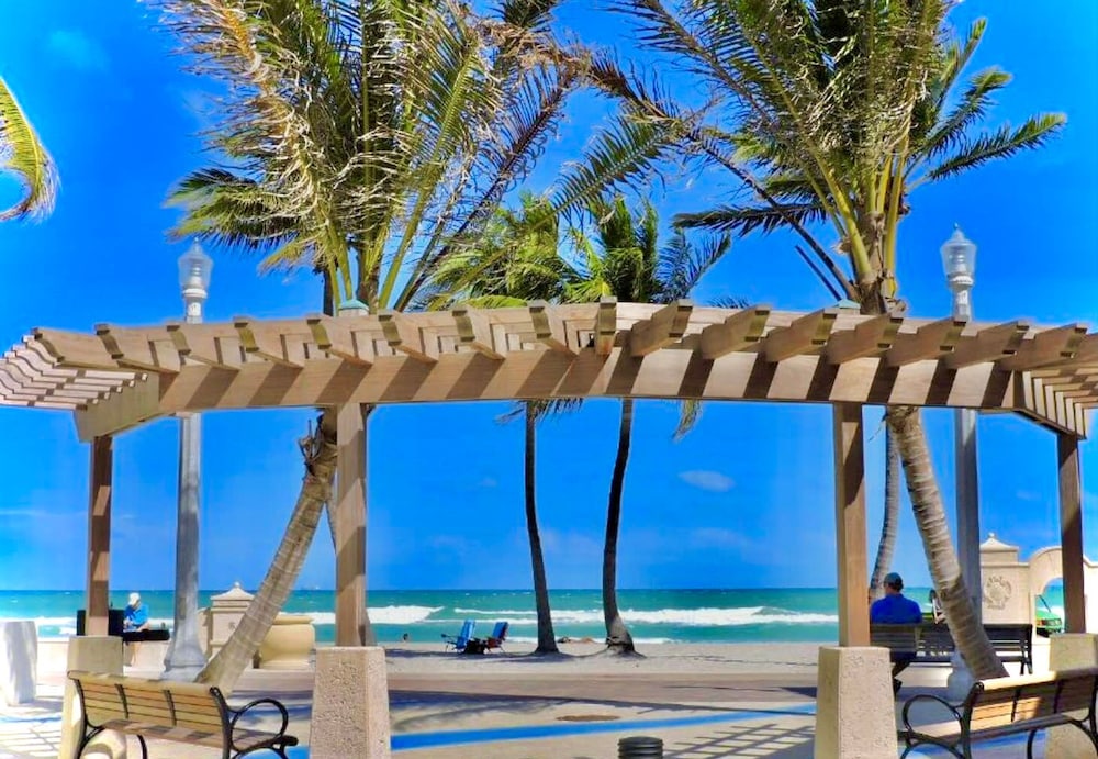 Southwinds 8 for 2 Steps to Beach Boardwalk