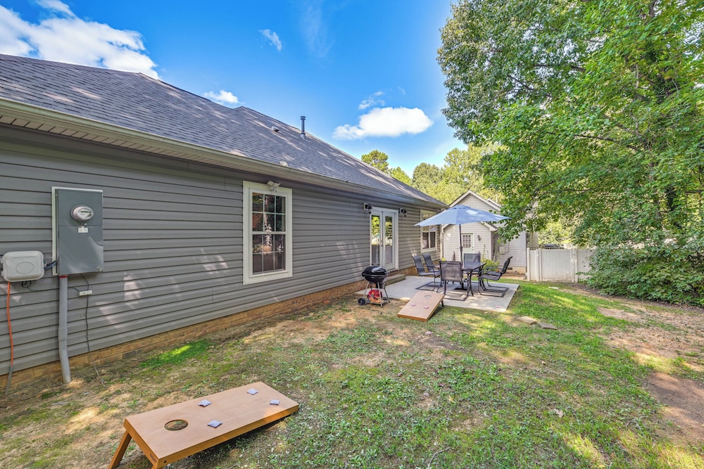 Easy Uptown Access: Charlotte Gem w/ Peaceful Yard