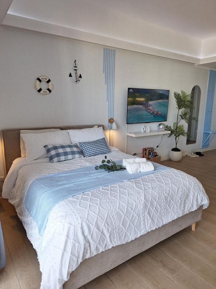 Luxury Coastal, Grand Canal View
