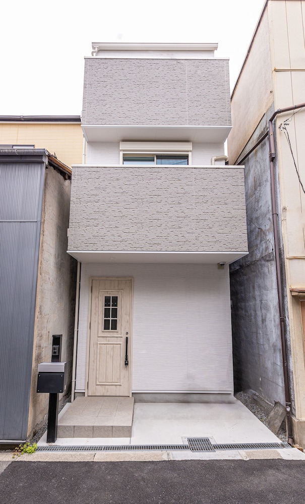 Nishikujo Maison Le Bleu Chigusa