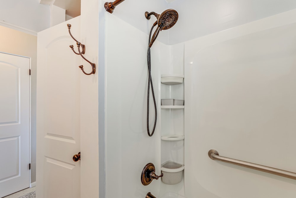 4 Mi to Historic Dtwn Venice: Home w/ Heated Pool!
